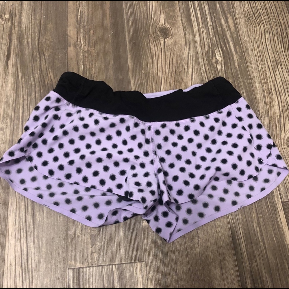 LULU LEMON SIZE 6 SHORTS